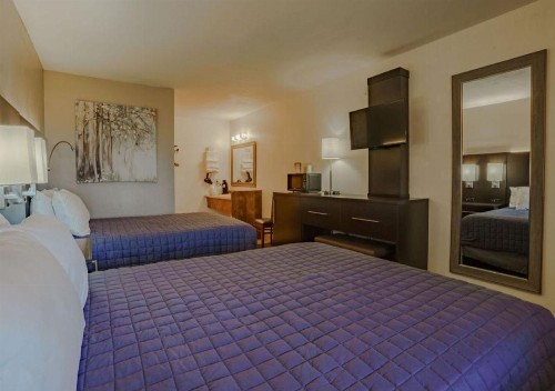 Shady Acre Motel - image 22