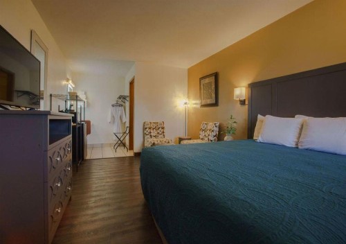 Shady Acre Motel - image 25
