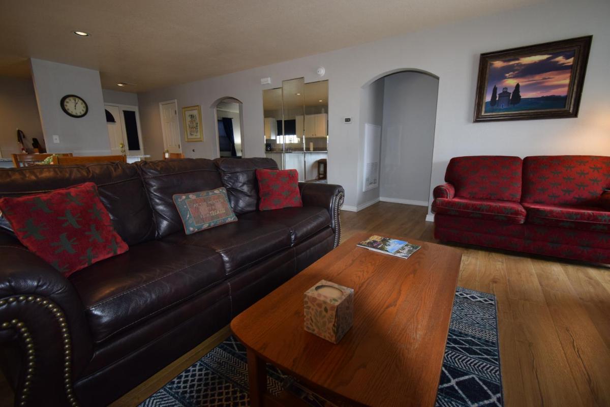 Grant's Condo in The Greens - image 6