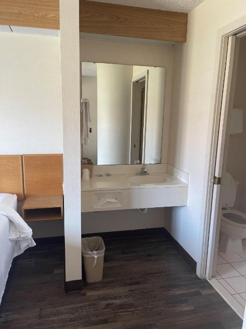 Red Roof Inn Branson - image 22