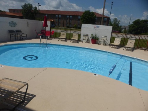 Red Roof Inn Branson - image 36