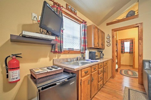 Rustic Branson Cabin with Porch -Near Table Rock Lake - image 8