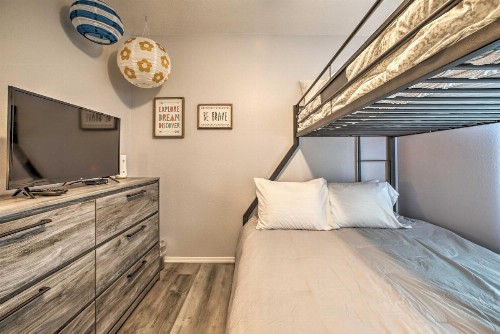 Clean and Cozy Family Condo in the Heart of Branson! - image 10