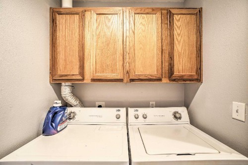Clean and Cozy Family Condo in the Heart of Branson! - image 11