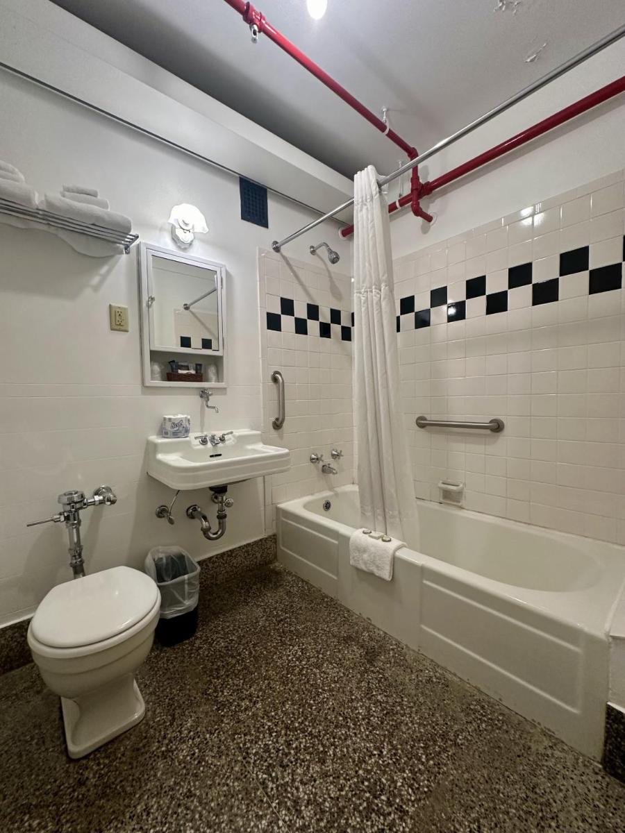 The Historic Latchis Hotel and Theatre - image 4