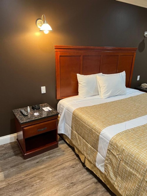 Travelodge by Wyndham Brea - image 10