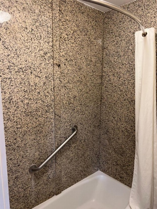 Travelodge by Wyndham Brea - image 12