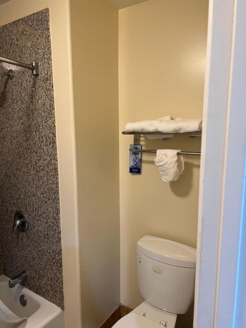 Travelodge by Wyndham Brea - image 13