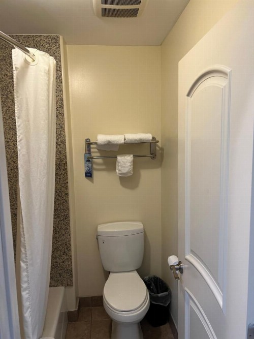 Travelodge by Wyndham Brea - image 21