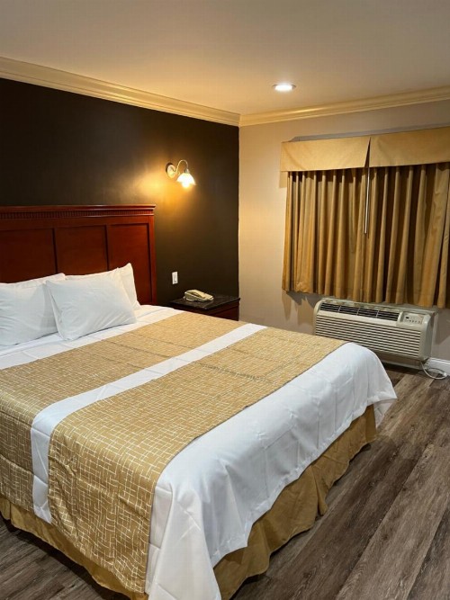 Travelodge by Wyndham Brea - image 23