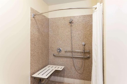 Travelodge by Wyndham Brea - image 25