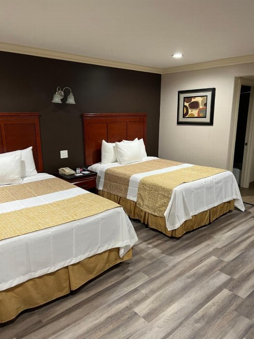 Travelodge by Wyndham Brea - image 27