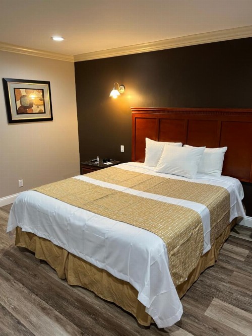 Travelodge by Wyndham Brea - image 29