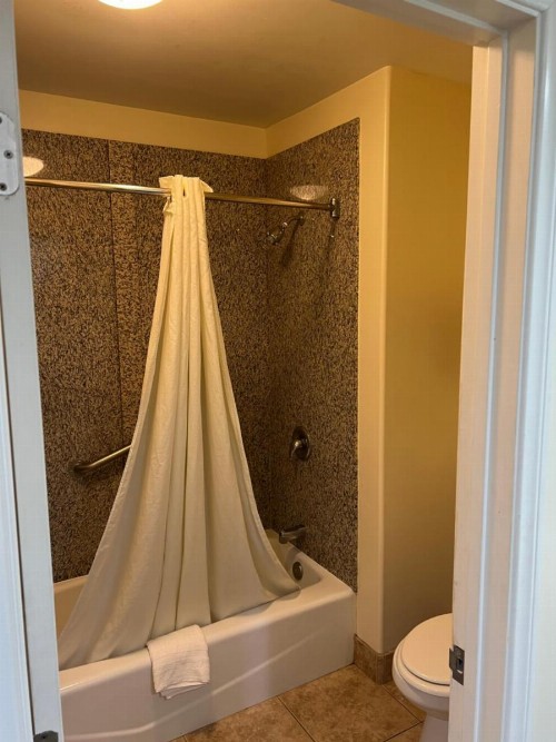 Travelodge by Wyndham Brea - image 3