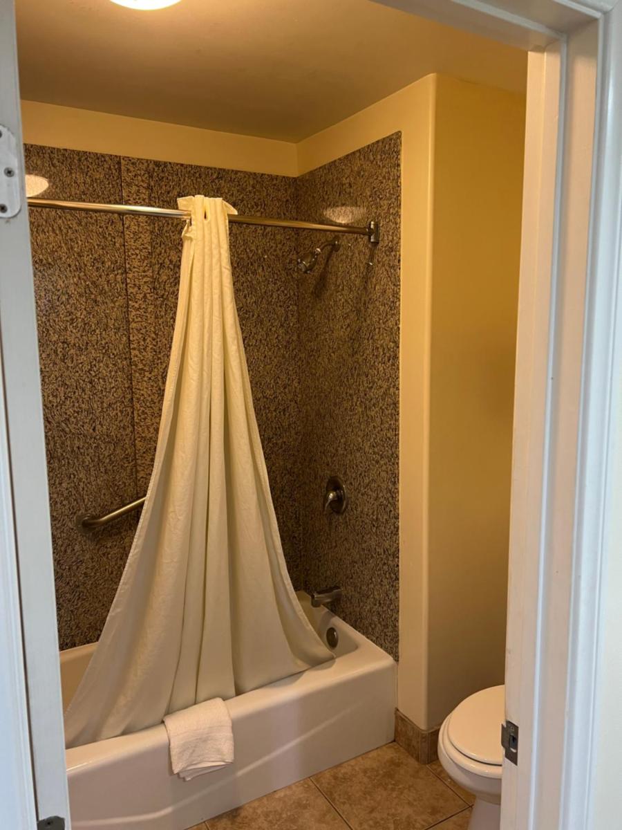 Travelodge by Wyndham Brea - image 3