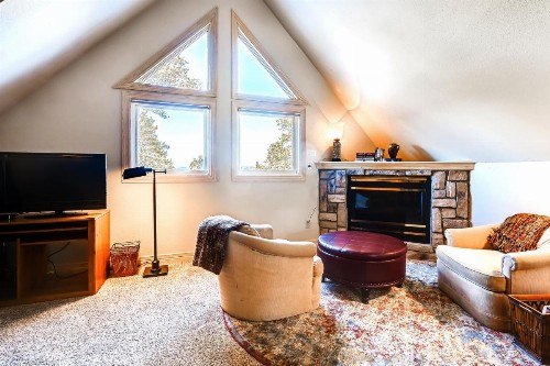 Four-Bedroom Pineview Haus - image 6