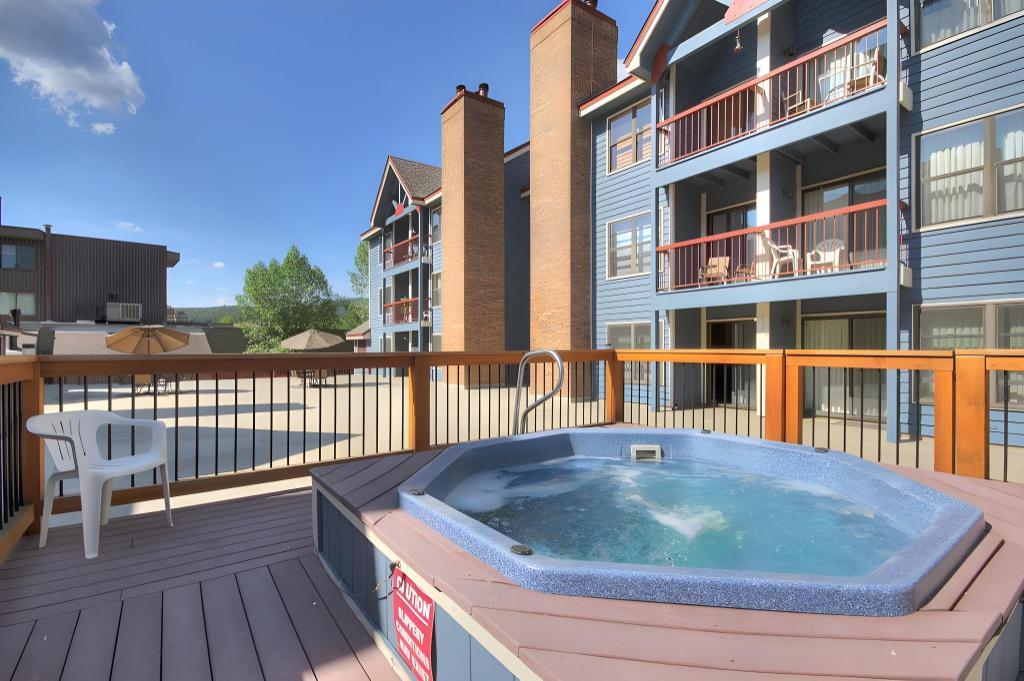 River Mountain Lodge - image 4