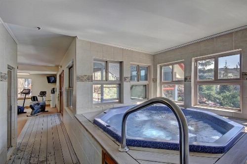 River Mountain Lodge - image 8