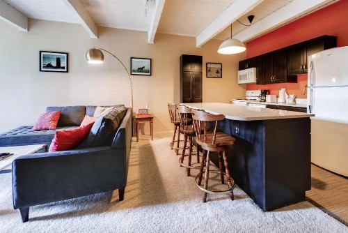 One-Bedroom Sundowner Condo T4 - image 3