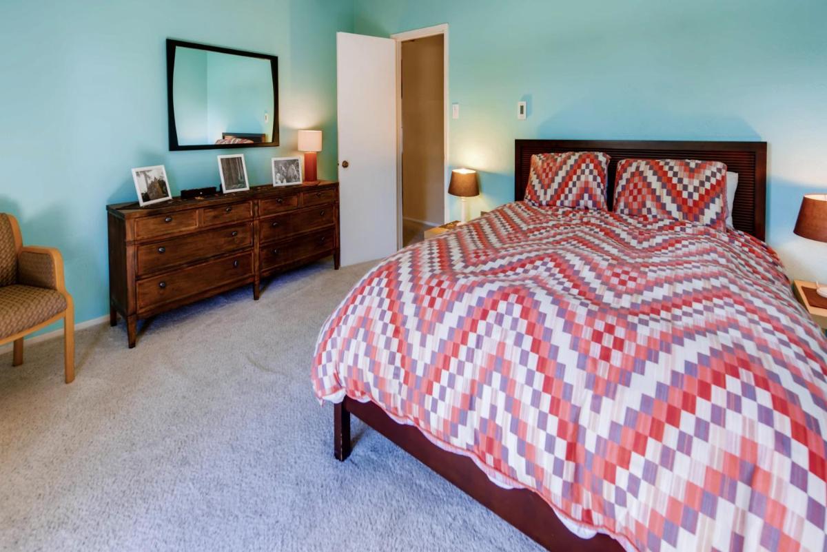One-Bedroom Sundowner Condo T4 - image 7