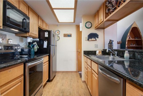 Lake Forest 303E - image 8