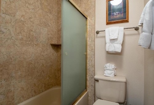 Lake Forest 303E - image 9