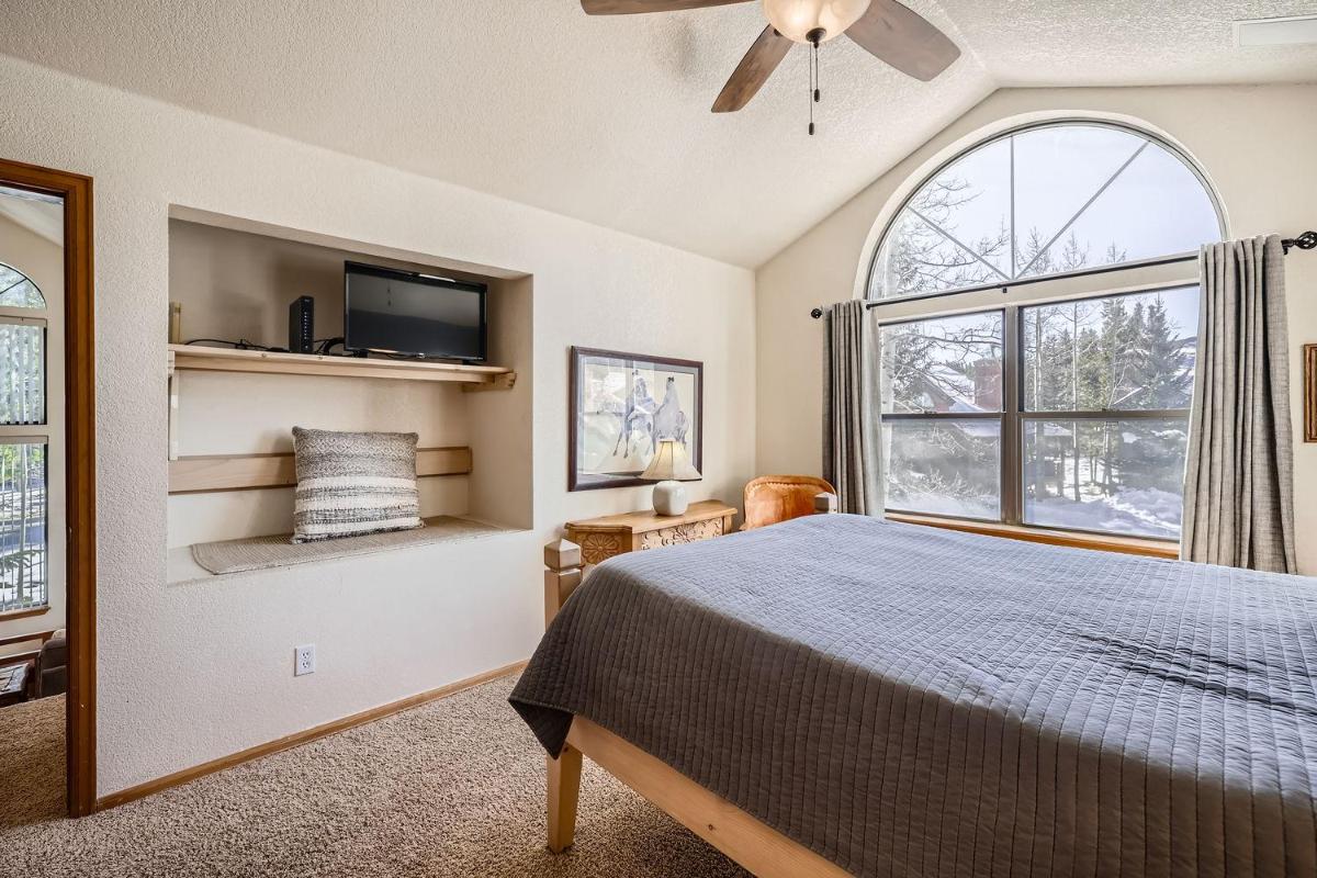 Breckenridge Mtn. Village #132 - Beautiful Private Home with Outdoor Hot Tub - image 7