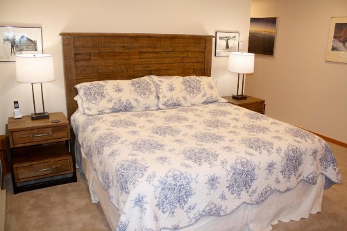 Woods Manor #302-A - Close to Main Street - Access to Indoor Hot Tub and Shuttle - image 10