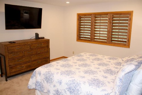 Woods Manor #302-A - Close to Main Street - Access to Indoor Hot Tub and Shuttle - image 11