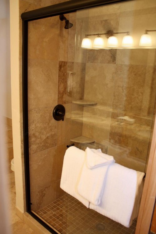 Woods Manor #302-A - Close to Main Street - Access to Indoor Hot Tub and Shuttle - image 13