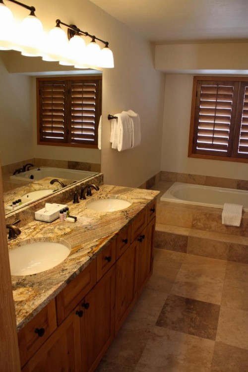 Woods Manor #302-A - Close to Main Street - Access to Indoor Hot Tub and Shuttle - image 16