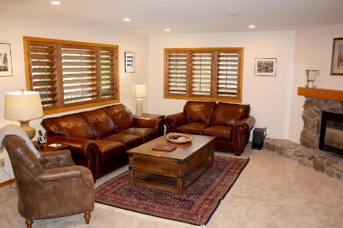 Woods Manor #302-A - Close to Main Street - Access to Indoor Hot Tub and Shuttle - image 2