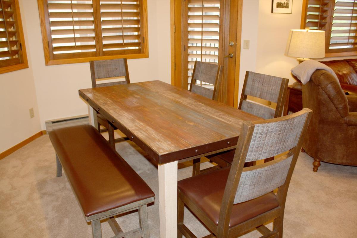 Woods Manor #302-A - Close to Main Street - Access to Indoor Hot Tub and Shuttle - image 5