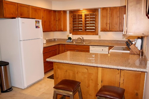 Woods Manor #302-A - Close to Main Street - Access to Indoor Hot Tub and Shuttle - image 7