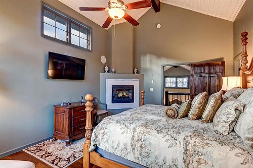 Boulder Ridge Haus - image 20