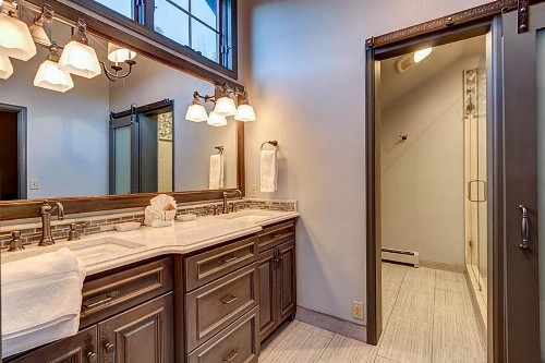 Boulder Ridge Haus - image 28