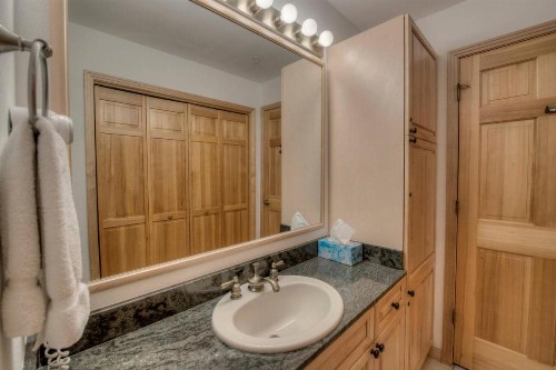 The Cozy Corral - Private Hot Tub & Walk to Town - image 11