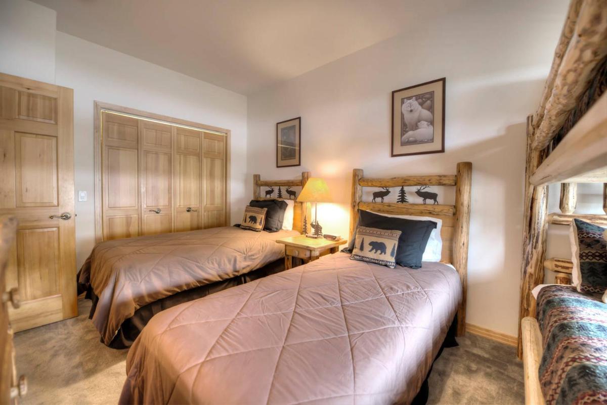 The Cozy Corral - Private Hot Tub & Walk to Town - image 5