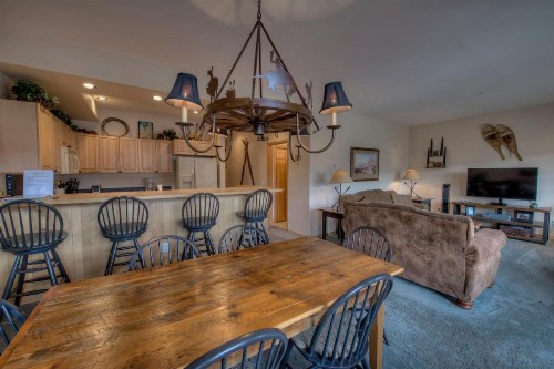 The Cozy Corral - Private Hot Tub & Walk to Town - image 8