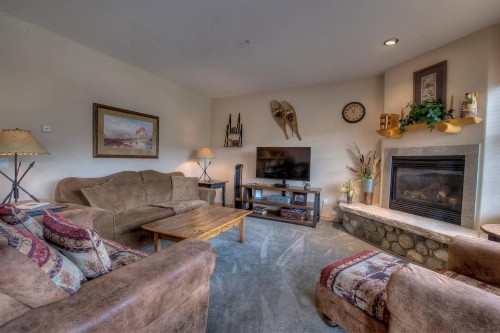 The Cozy Corral - Private Hot Tub & Walk to Town - image 9
