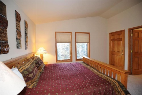 72 Clubhouse - image 10