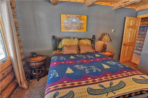 Black Bear Lodge (Private Home) - image 9
