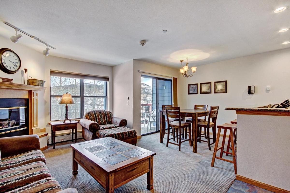 River Mtn Lodge E320 - main image