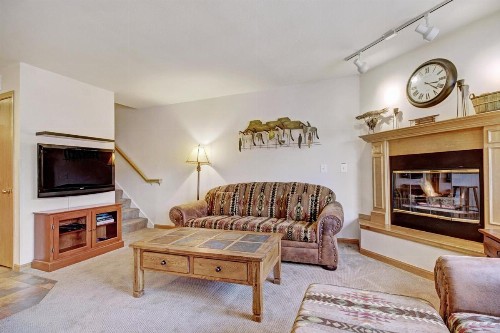 River Mtn Lodge E320 - image 3
