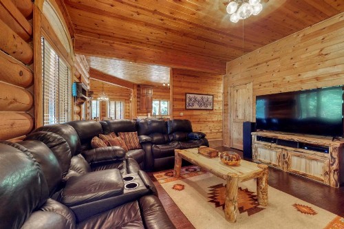 Blue River Elegance - image 10