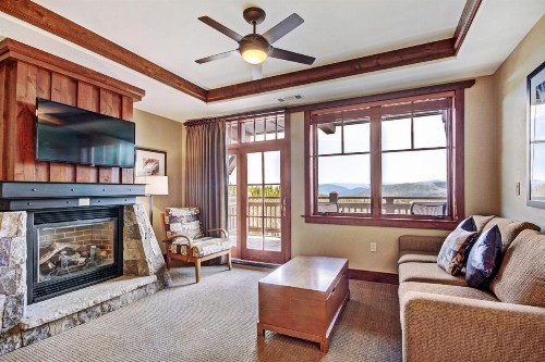 One Ski Hill Place S8412