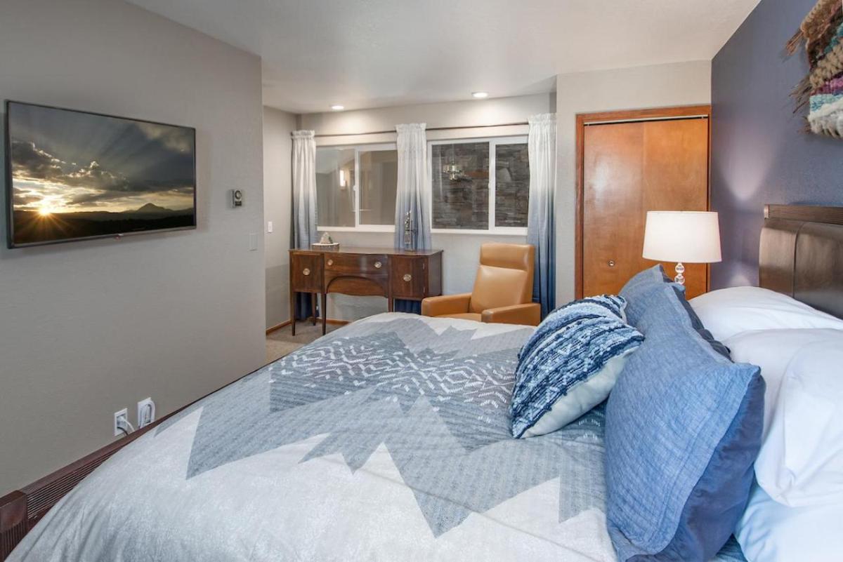 High Street Retreat - image 2