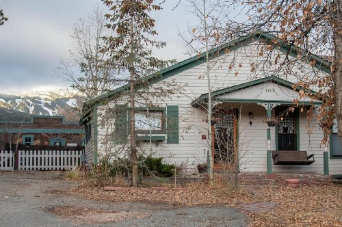 Urban Farmhouse on French - image 29