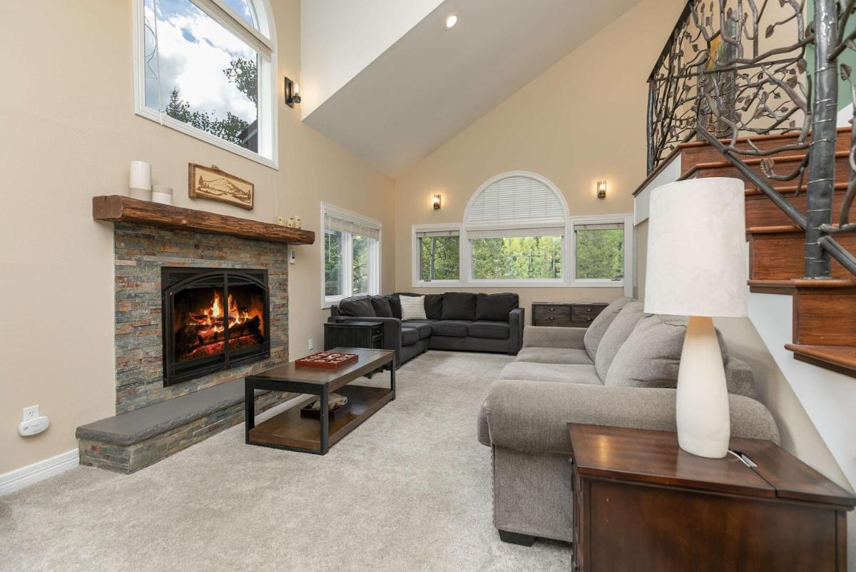 Brooks Hill Lodge - image 2