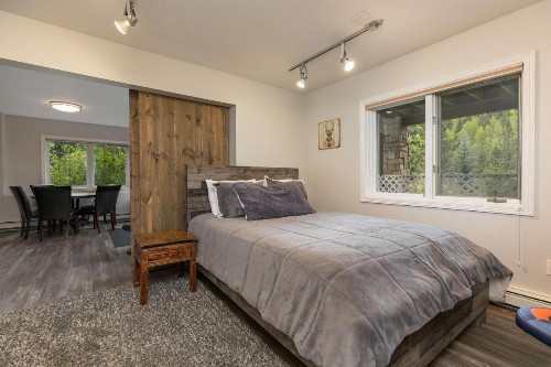 Brooks Hill Lodge - image 27